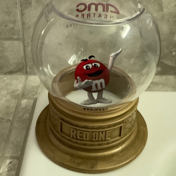 M&M’s Red One Lighted Snow Globe – 2024 Collectible AMC Movie Theater - Picture 3 of 9